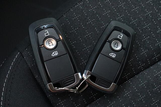 Ford TRANSIT CUSTOM 320 2.0 TDCI L2H1 Trend 136 PK BPM VRIJ | APPCONNECT | CLIMA | CAMERA + PDC | CRUISE | LANE-ASSIST |