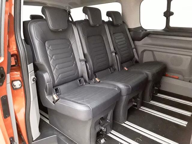 Ford TRANSIT CUSTOM Tourneo 340 2.5 PHEV L2H1 Titanium 9 zitter 233 PK LED Leder Trekhaak Stuurverwarming Stoelverwarming Camera