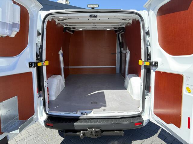 Ford TRANSIT CUSTOM 2.0 TDCI 130 PK / L2H1 / TREKHAAK / AIRCO / CRUISE / STOELVERW / 2800 KG AHG