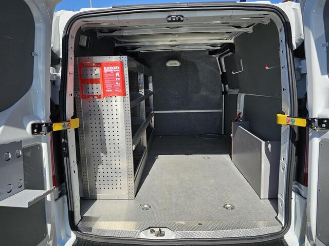 Ford TRANSIT CUSTOM 300 2.0 TDCI L2H1 Trend Trekhaak | Ingerichte laadruimte met omvormer | Camera | Cruise control | Lane assist | Nette auto!