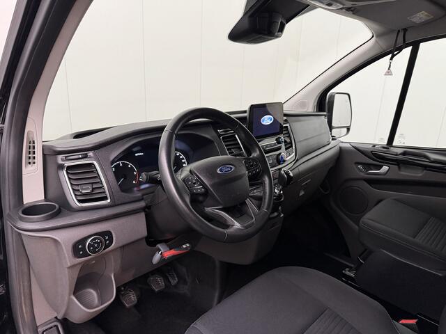 Ford TRANSIT CUSTOM 2.0TDCI 130PK Lang Dubbele Cabine Limited | 2800Kg Trekhaak | 2xSchuifdeur | Navigatie | Camera | Airco | Cruise | Privacy glass