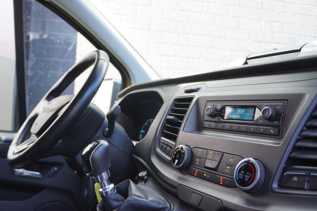 Ford TRANSIT CUSTOM 2.0 TDCI 130PK L2 EURO 6 - Airco - Cruise - Trekhaak - ¤ 13.900,- Excl.
