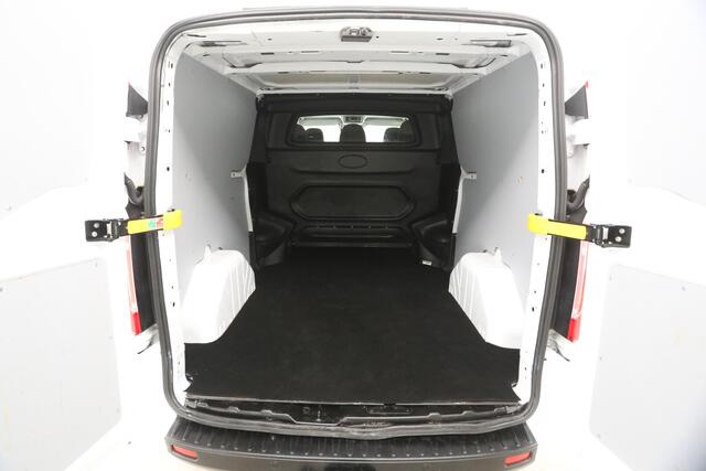 Ford TRANSIT CUSTOM 2.0 TDCI L2H1 | Dubbele Cabine | 2800kg Trekgew. | Airco | Cruise | Trekhaak | Parkeersens.