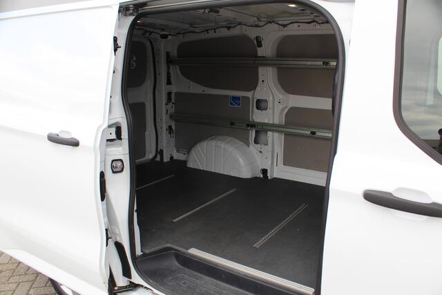 Ford TRANSIT CUSTOM 320 2.0 136 pk TDCI L1H1 Trend Fab. Gar. t/m 16-09-2028 Camera, Cruise Control, Climate Control, Winter Pakket