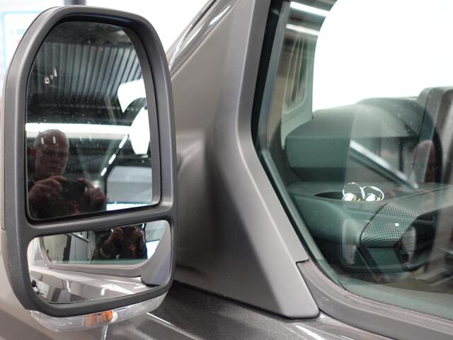 Ford TRANSIT CUSTOM 300 2.0 TDCI L2H1 Trend Nieuw Model Automaat Navigatie Airco Cruise Control Lichtmetalen Velgen Carplay Camera