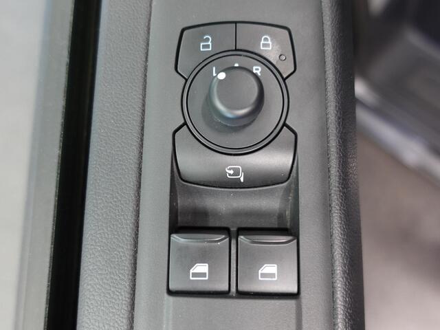 Ford TRANSIT CUSTOM 300 2.0 TDCI L2H1 Trend Nieuw Model Automaat Navigatie Airco Cruise Control Lichtmetalen Velgen Carplay Camera