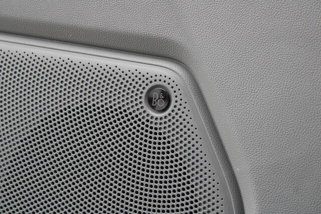 Ford TRANSIT CUSTOM E-Transit 340 L2H1 Limited 71 kWh 218pk | 2x Schuif | DDS LED | 360 Camera | B&O | ACC | Navi | Verwarmd stuurwiel | Elek trekhaak | AGR-stoel | Rijklaar