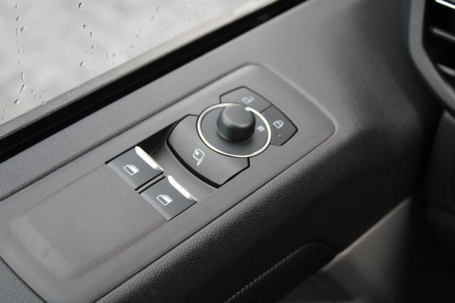 Ford TRANSIT CUSTOM E-Transit 340 L2H1 Limited 71 kWh 218pk | 2x Schuif | DDS LED | 360 Camera | B&O | ACC | Navi | Verwarmd stuurwiel | Elek trekhaak | AGR-stoel | Rijklaar