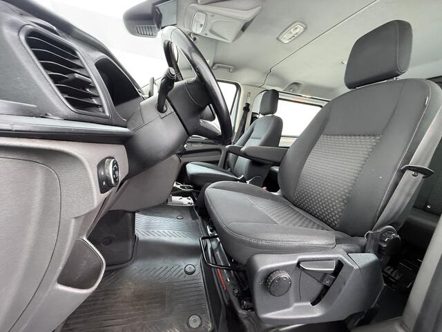 Ford TRANSIT CUSTOM 300 2.0TDCI 130PK Dubbele Cabine L2H1 Trekhaak Navi Camera Airco Cruise Control Pdc Trend DC Schuifdeur Betonplex Vloer Wandbetimmering Bott Inbouwkast Lane Assist 2.800KG Trekgewicht 1e Eigenaar