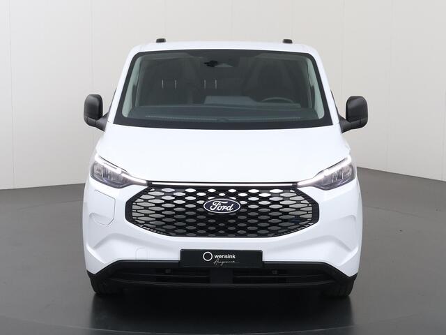 Ford TRANSIT CUSTOM E-Transit 320 | L1 H1 | TREND | 65 kWh | 328 KM RANGE | CLIMATE CONTROL | CARPLAY / ANDROID AUTO | STOELVERWARMING | SPIEGEL VERWARMING | ACHTERUITRIJCAMERA | VOORRUITVERWARMING | LAADRUIMTE PAKKET | VOORBEREIDING 2300 KG TREKHAAK