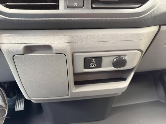 Ford TRANSIT CUSTOM Kombi 9 pers. Vol. elektr. 71 kWh . 340 L2H1 100kW Trend Climate Controle tweede zitrij All Season banden