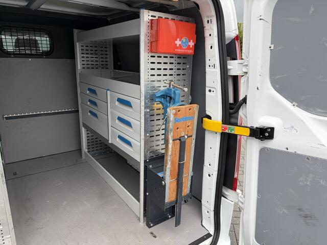 Ford TRANSIT CUSTOM 2.0 TDCI / L2H1 / DUBBELE CABINE / 1e EIG. / INRICHTING / TREKHAAK / CAMERA / 6-PERS.