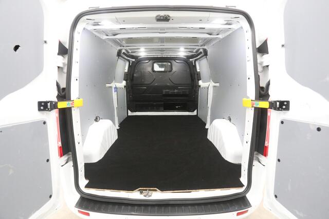 Ford TRANSIT CUSTOM 2.0 TDCI L1H1 Sport 185PK | Automaat | Airco | Cruise | Camera | Carplay | 3 Zits | 2xSchuifdeur | Trekhaak