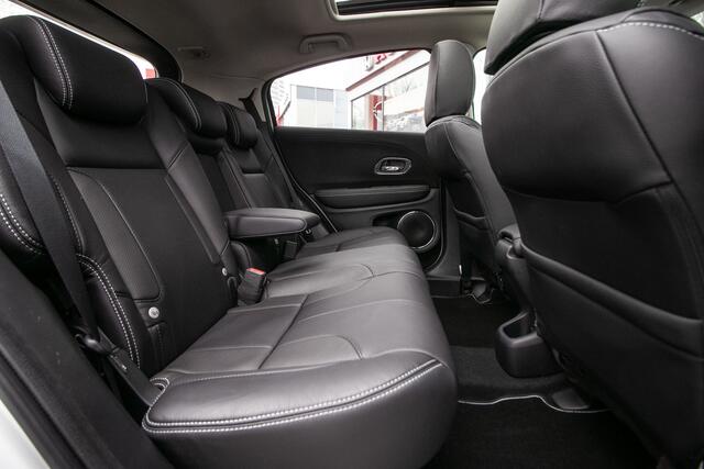 Honda HR-V 1.5 i-VTEC Executive Black Edition Automaat - Leder | Sidesteps | Dealer onderhouden