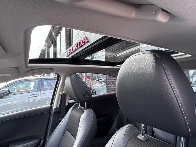 Honda HR-V 1.5 i-VTEC Executive | Pano dak | Trekhaak | Camera |