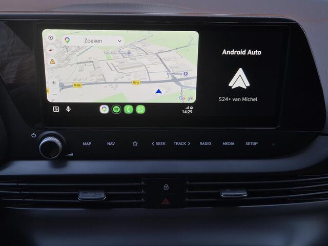 Hyundai Bayon 1.0 T-GDI Premium Automaat / Dealer onderhouden / Fabrieksgarantie tot 01-2027 / Navigatie / Adaptieve CC / Camera / Stuur-, Stoel & Achterbank verwarming / 17" LM wielen & All Season banden / Apple Carplay Android Auto / Bose Audio Systeem /