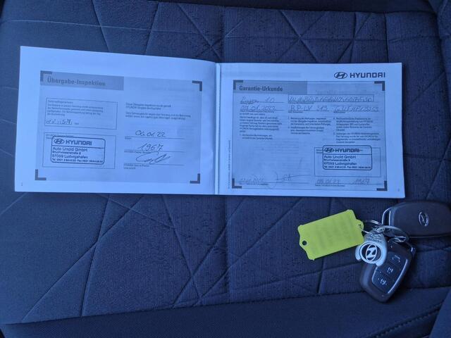 Hyundai Bayon 1.0 T-GDI Premium Automaat / Dealer onderhouden / Fabrieksgarantie tot 01-2027 / Navigatie / Adaptieve CC / Camera / Stuur-, Stoel & Achterbank verwarming / 17" LM wielen & All Season banden / Apple Carplay Android Auto / Bose Audio Systeem /