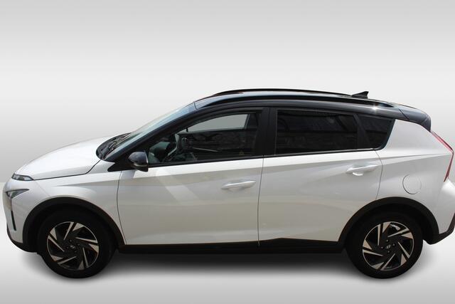 Hyundai Bayon 1.0 T-GDI Premium Sky DAB, extra getint glas achter.