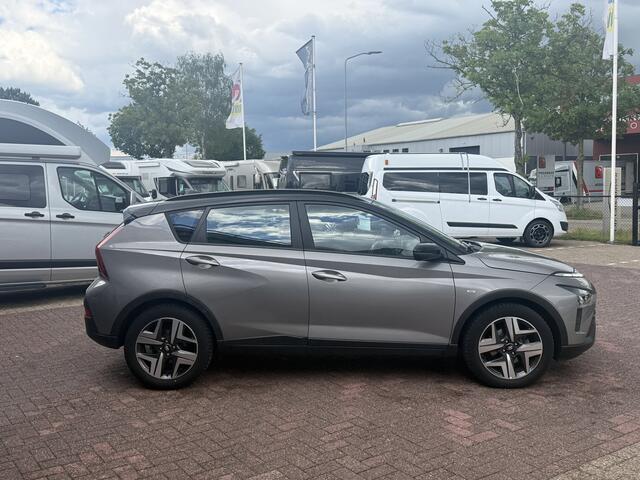 Hyundai Bayon 1.0 T-GDI Comfort hybrid 48v automaat 101 pk groot scherm navi apple carplay camera climate ctr cruise ctr lmv 1e eigenaar dealer onderhouden