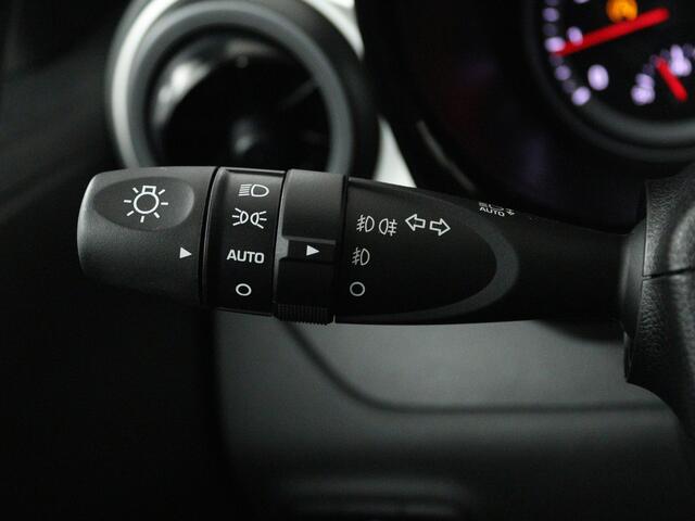 Hyundai I 10 1.0 Premium | Apple Carplay / Android Auto (Navigatie) | Achteruitrijcamera | Parkeersensoren achter | LM velgen | Airco |