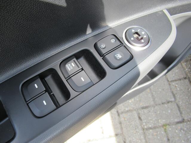 Hyundai I 10 1.0i i-Motion Go! 1e eigen | dealer onderh | Thule fietsenrek | cruise | clima | navi