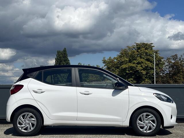 Hyundai I 10 1.0 Comfort Smart | ¤2500 KORTING | CAMERA | PARKEERSENSOREN | NAVIGATIE | APPLE CARPLY & ANDROID AUTO | NIEUW UIT VOORRAAD