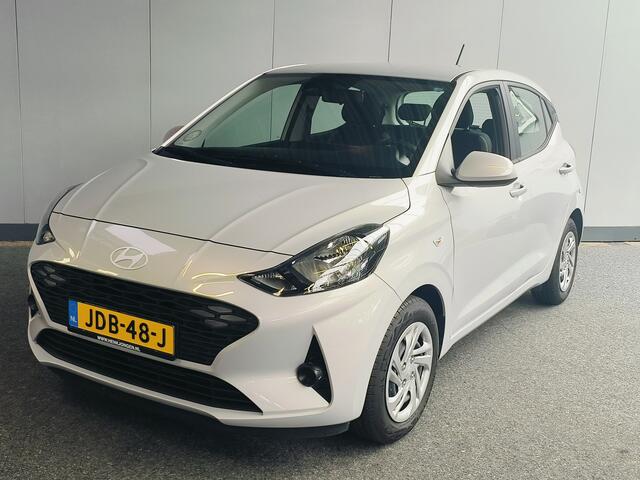 Hyundai I 10 1.0 Comfort Smart AUTOMAAT uit 2024 Rijklaar + Fabrieksgarantie tot 04-2029 Henk Jongen Auto's in Helmond, al 50 jaar service zoals 't hoort!