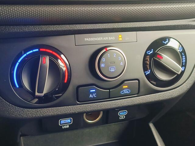 Hyundai I 10 1.0 Comfort Smart AUTOMAAT uit 2024 Rijklaar + Fabrieksgarantie tot 04-2029 Henk Jongen Auto's in Helmond, al 50 jaar service zoals 't hoort!