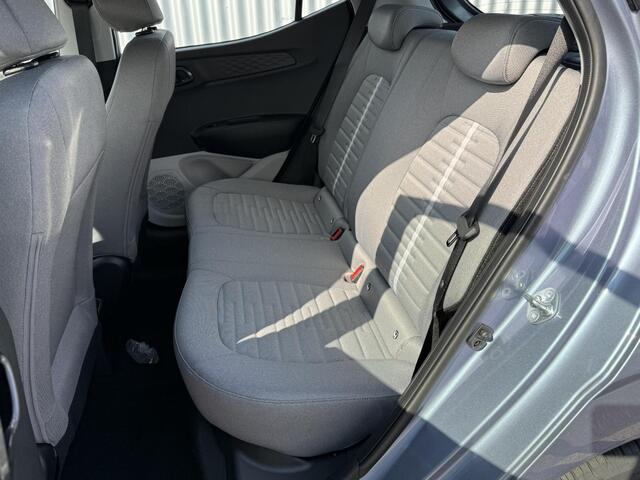 Hyundai I 10 1.0 Premium / ¤1000 Voordeel / Climate Control / Cruise Control / 8 Inch Navigatie / Parkeersensoren Achter / Snel Leverbaar! /