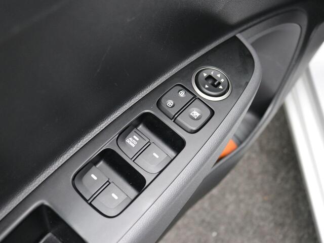 Hyundai I 10 1.0i Comfort / Airconditioning / Cruise Control / 1ste Eigenaar / Historie bekend / Multi Functioneel stuurwiel / Bluetooth /