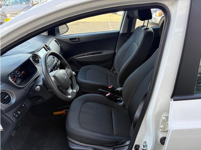 Hyundai I 10 1.0i Comfort 1 EIGENAAR * 20.000 KM *NAVI * AIRCO * DEALERONDERHOUDEN *