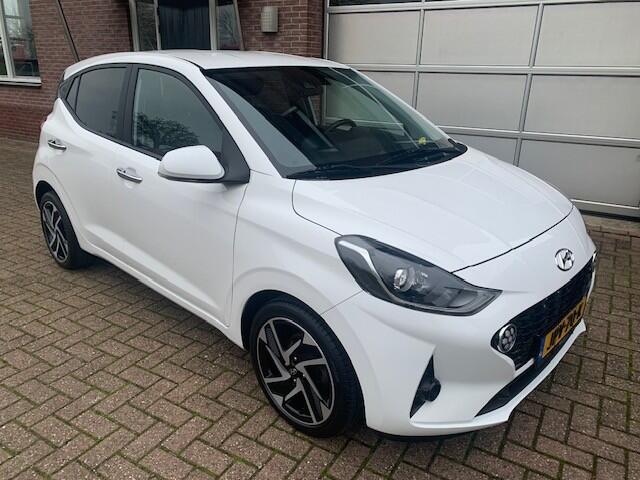 Hyundai I 10 1.0 Premium Camera / Verwarmd stuur-stoelen / Navigatie