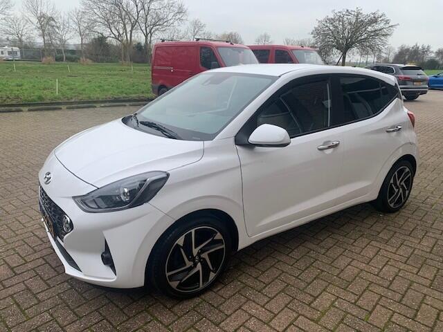 Hyundai I 10 1.0 Premium Camera / Verwarmd stuur-stoelen / Navigatie