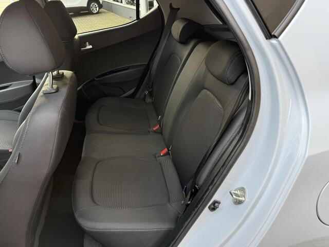 Hyundai I 10 1.0i Premium / Airco/ Navigatie/ Cruise/ Apple carplay/ Stoelverwarming/ PDC/ LED