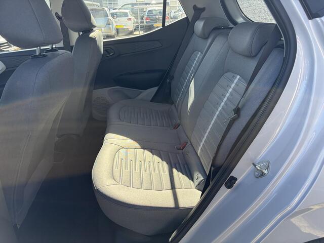 Hyundai I 10 1.0 Premium / Luxe licht interieur / Navigatie / Apple & Android Carplay / Achteruitrijcamera / Parkeersensoren achter / Elektrische ramen voor & achter /