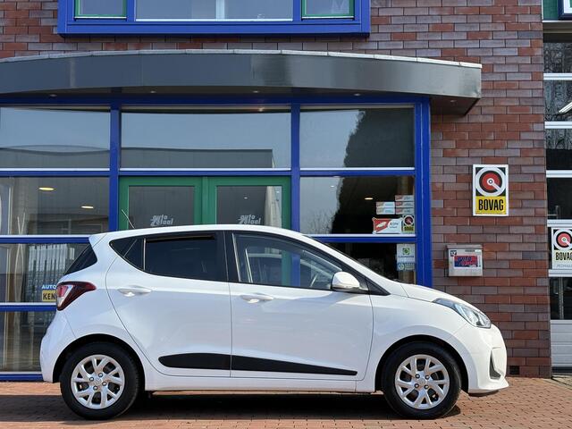 Hyundai I 10 1.0i Premium | Stoelverwarming | Sensoren | Navi