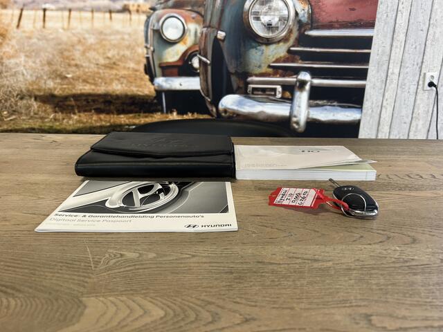 Hyundai I 10 1.0i Comfort AIRCO CRUISE NAVI CARPLAY NL AUTO