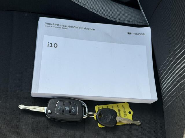 Hyundai I 10 1.0 Comfort Smart 5-zits Automaat / Dealer Onderhouden / Fabrieksgarantie tot 12-2029 / Navigatie / Cruise Control / Digitaal Cockpit / Apple Carplay & Android Auto / Camera / Airco /