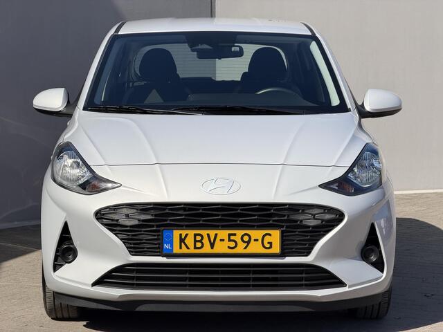 Hyundai I 10 1.0 Comfort Smart 5-zits Automaat / Dealer Onderhouden / Fabrieksgarantie tot 12-2029 / Navigatie / Cruise Control / Digitaal Cockpit / Apple Carplay & Android Auto / Camera / Airco /