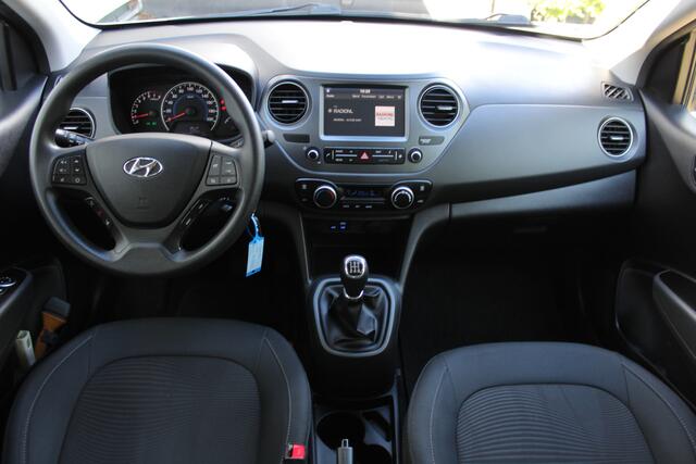 Hyundai I 10 1.0i Go! | Incl. 12 maanden Garantie | Cruise controle | Apple CarPlay/Android Auto | Climate controle | Start/stop systeem | Centrale deurvergrendeling | Elektrische ramen V+A | Radio | Bluetooth | Isofix | Origineel NL Auto | NAP |
