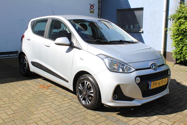 Hyundai I 10 1.0i Go! | Incl. 12 maanden Garantie | Cruise controle | Apple CarPlay/Android Auto | Climate controle | Start/stop systeem | Centrale deurvergrendeling | Elektrische ramen V+A | Radio | Bluetooth | Isofix | Origineel NL Auto | NAP |