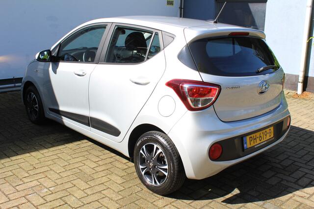 Hyundai I 10 1.0i Go! | Incl. 12 maanden Garantie | Cruise controle | Apple CarPlay/Android Auto | Climate controle | Start/stop systeem | Centrale deurvergrendeling | Elektrische ramen V+A | Radio | Bluetooth | Isofix | Origineel NL Auto | NAP |