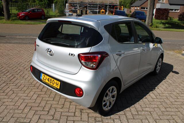 Hyundai I 10 1.0i Carplay, Parksens. A, NAVI, Airco, Cruise control, Elektrische ramen V en A, Multifunctioneel stuurwiel