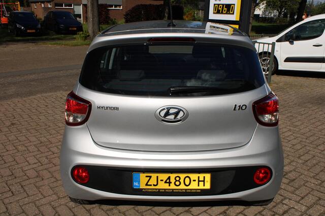 Hyundai I 10 1.0i Carplay, Parksens. A, NAVI, Airco, Cruise control, Elektrische ramen V en A, Multifunctioneel stuurwiel