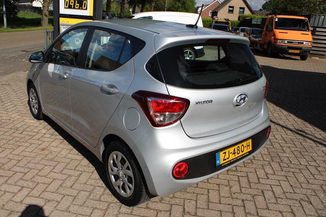 Hyundai I 10 1.0i Carplay, Parksens. A, NAVI, Airco, Cruise control, Elektrische ramen V en A, Multifunctioneel stuurwiel