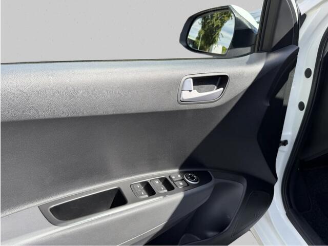 Hyundai I 10 1.0i Comfort 5p. Automaat | 32.719 km | Clima | Navi | Stoel- & Stuurverwarming | PDC