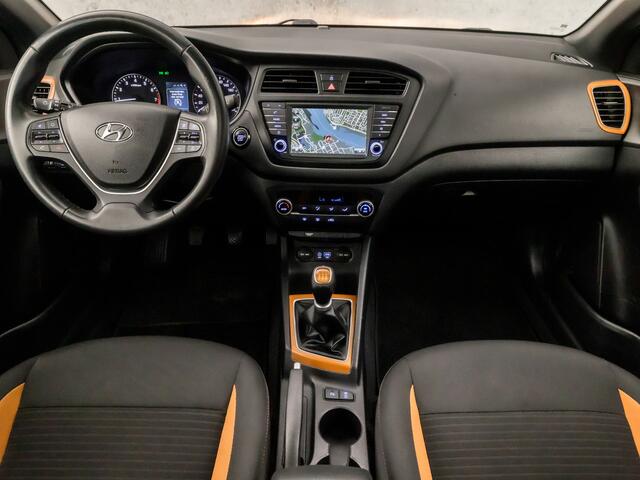 Hyundai I 20 Coupé 1.2 HP i-Drive Sport (SCHUIFDAK, NAVIGATIE, CAMERA, TREKHAAK, SPORTSTOELEN, KEYLESS, GETINT GLAS, CRUISE, NIEUWE APK, NIEUWSTAAT)