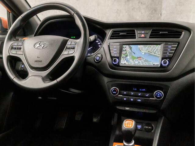 Hyundai I 20 Coupé 1.2 HP i-Drive Sport (SCHUIFDAK, NAVIGATIE, CAMERA, TREKHAAK, SPORTSTOELEN, KEYLESS, GETINT GLAS, CRUISE, NIEUWE APK, NIEUWSTAAT)