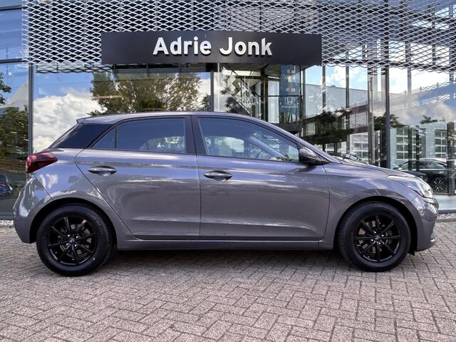 Hyundai I 20 1.0 T-GDI Comfort | TREKHAAK | APPLE CARPLAY | LM VELGEN | CAMERA | CRUISE CONTROLE | NEDERLANDSE AUTO | LAGE KM STAND |
