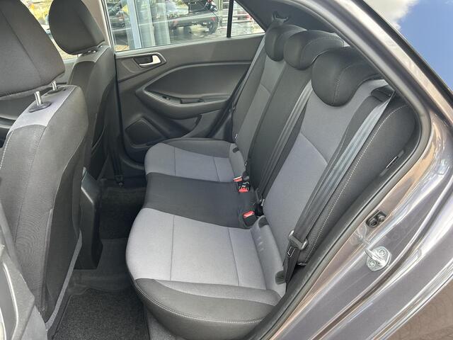 Hyundai I 20 1.0 T-GDI Comfort | TREKHAAK | APPLE CARPLAY | LM VELGEN | CAMERA | CRUISE CONTROLE | NEDERLANDSE AUTO | LAGE KM STAND |
